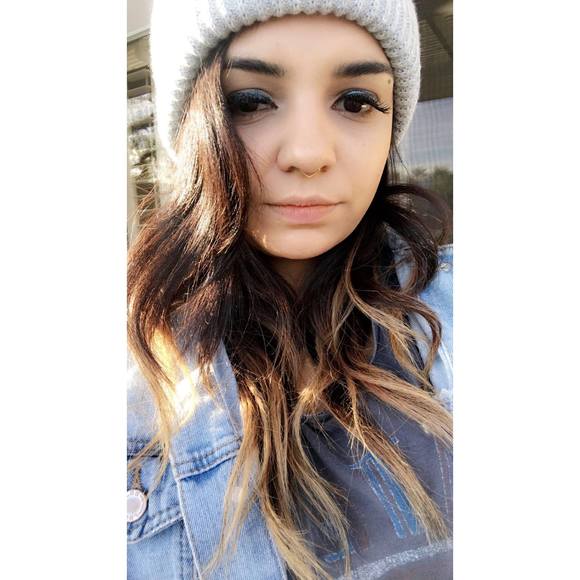 Meet your Posher, Breanna - Picture 1 of 1